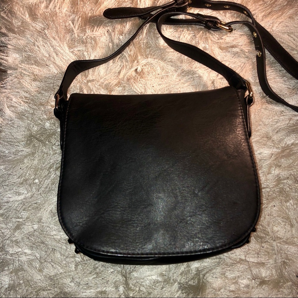 nwot • studded shoulder bag